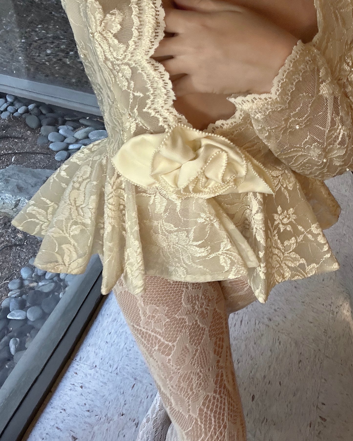 Vintage 1980s Ivoiry Lace Peplum Blazer Top