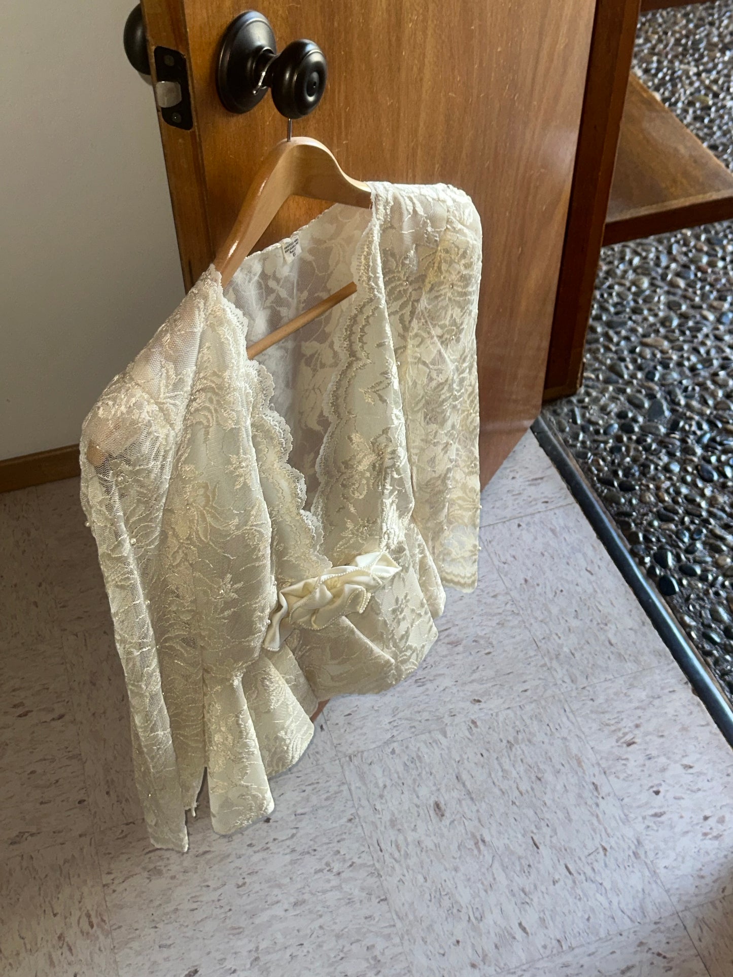 Vintage 1980s Ivoiry Lace Peplum Blazer Top