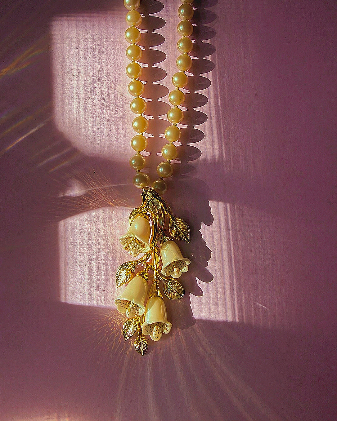 Vintage Pearl Necklace with Floral Pendant in Cream &amp; Gold